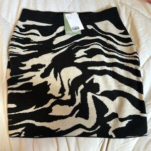 H&M jacquard animal print skirt Small